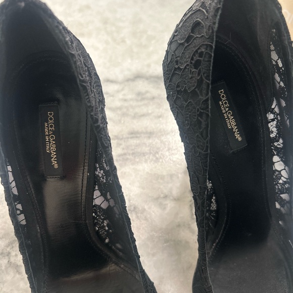 Worn - Dolce & Gabbana Black Lace Bellucci Crystal Embellished Pumps Size 41 - Picture 3 of 6